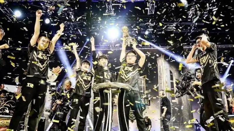 EDG战队首发阵容怎么查？五个位置与轮换逻辑解析